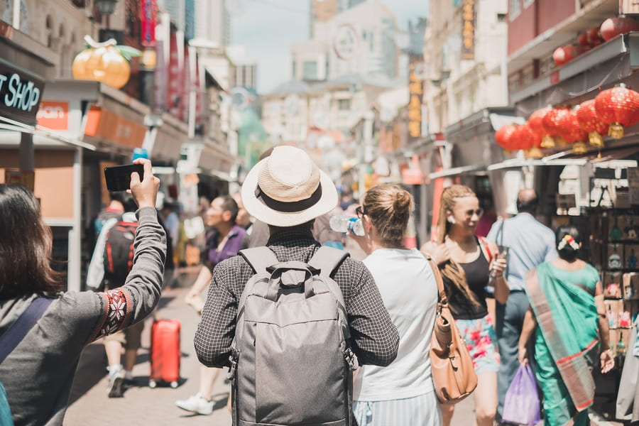 turistas explorando la ciudad en China